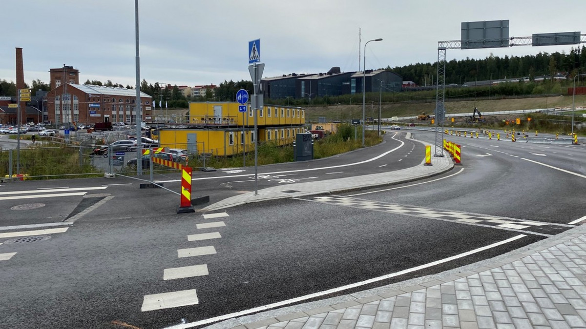 Tampereen raitiotien länsiosan työt etenevät - Paasikivenkadun pohjoispuolen uusi jalankulku-ja pyöräväylä kokonaisuudessaan käyttöön