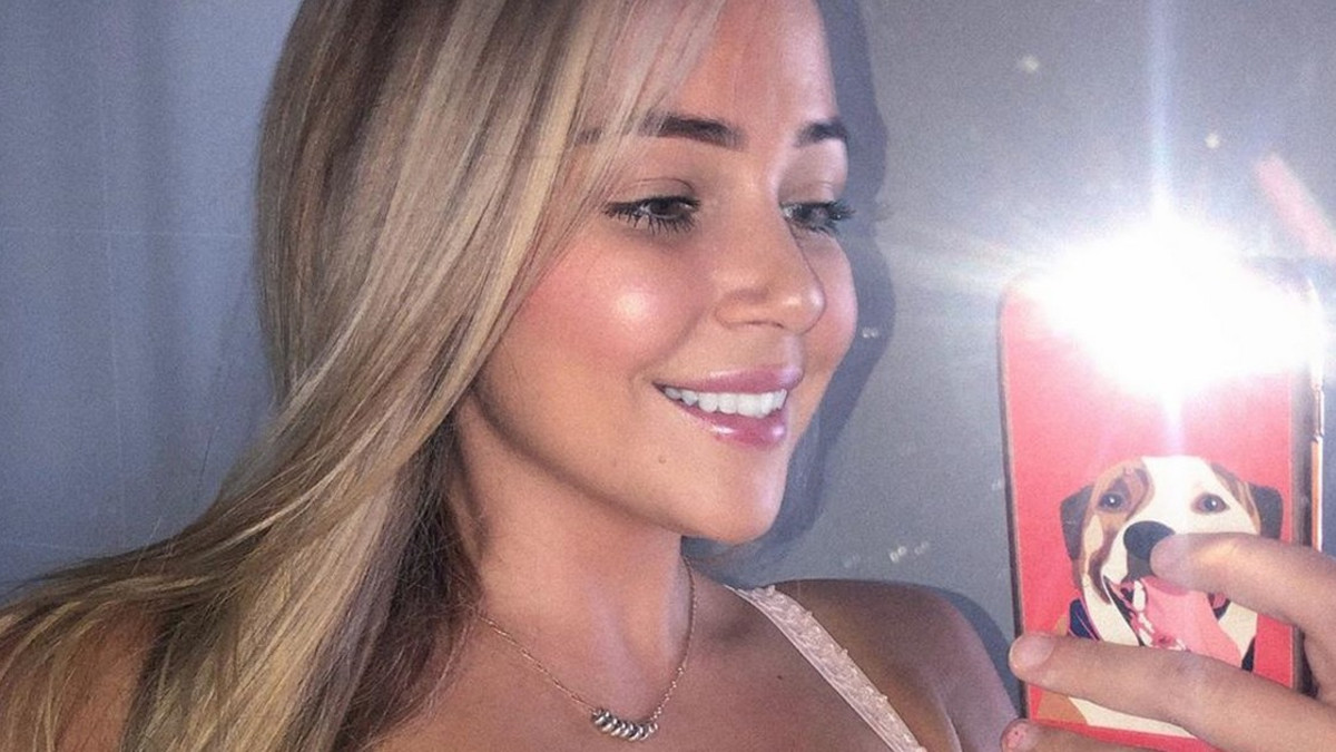 Wow! Instagram-kurvitar Jem Wolfie on täydellinen povipommi