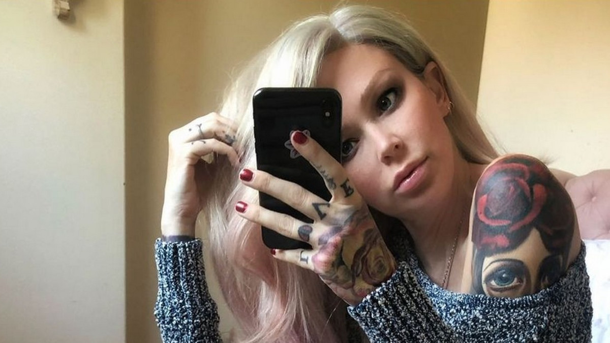 TikTok auki - Jenna Jameson liittyi TikTokiin ja poseeraa taas bikineissä