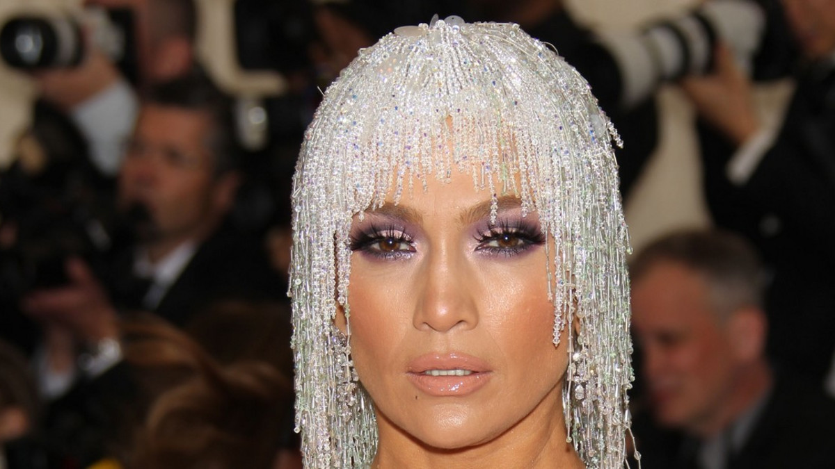 Nyt on uhkea rintavako! Jennifer Lopez täräytti