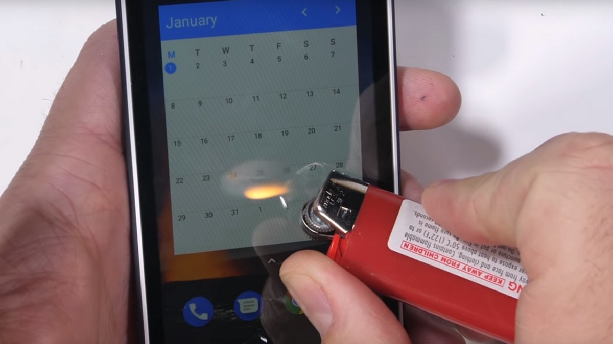 Nokia 1 kestävyystestissä - Nokian Android-halpapuhelin laitettiin koville