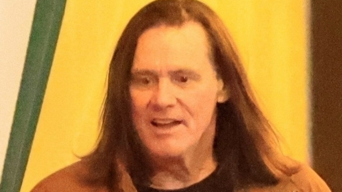 Pitkät hiukset! 62 vuotta täyttävä Jim Carrey juhli synttäreitään
