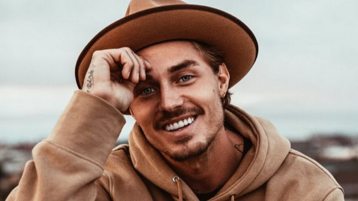 Johnny Edlind nousi Paratiisihotelli-sarjasta jättisuosioon - komistuksella jo miljoona Instagram-fania