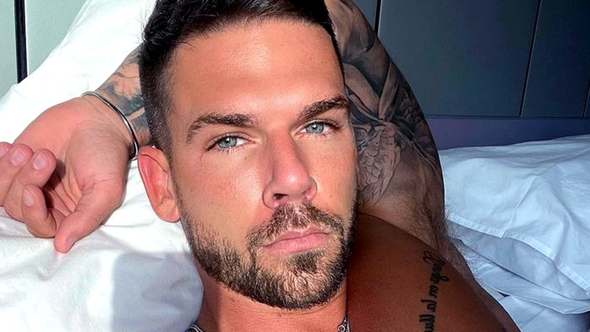 Jopas on vatsalihakset! Joss Mooney, 35, nähtiin myös Ex on the Beach -ohjelmassa