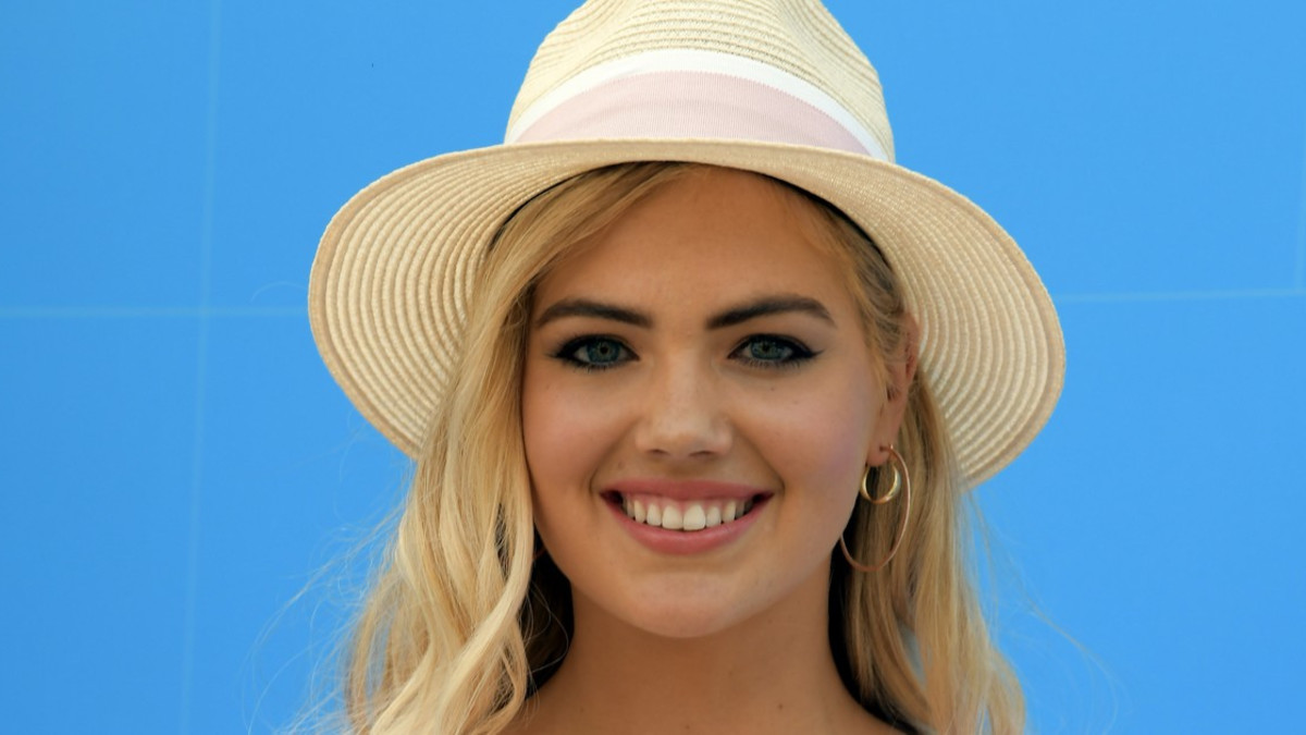 Uhkea Kate Upton juhlisti 27 vuotta povi hölskyen