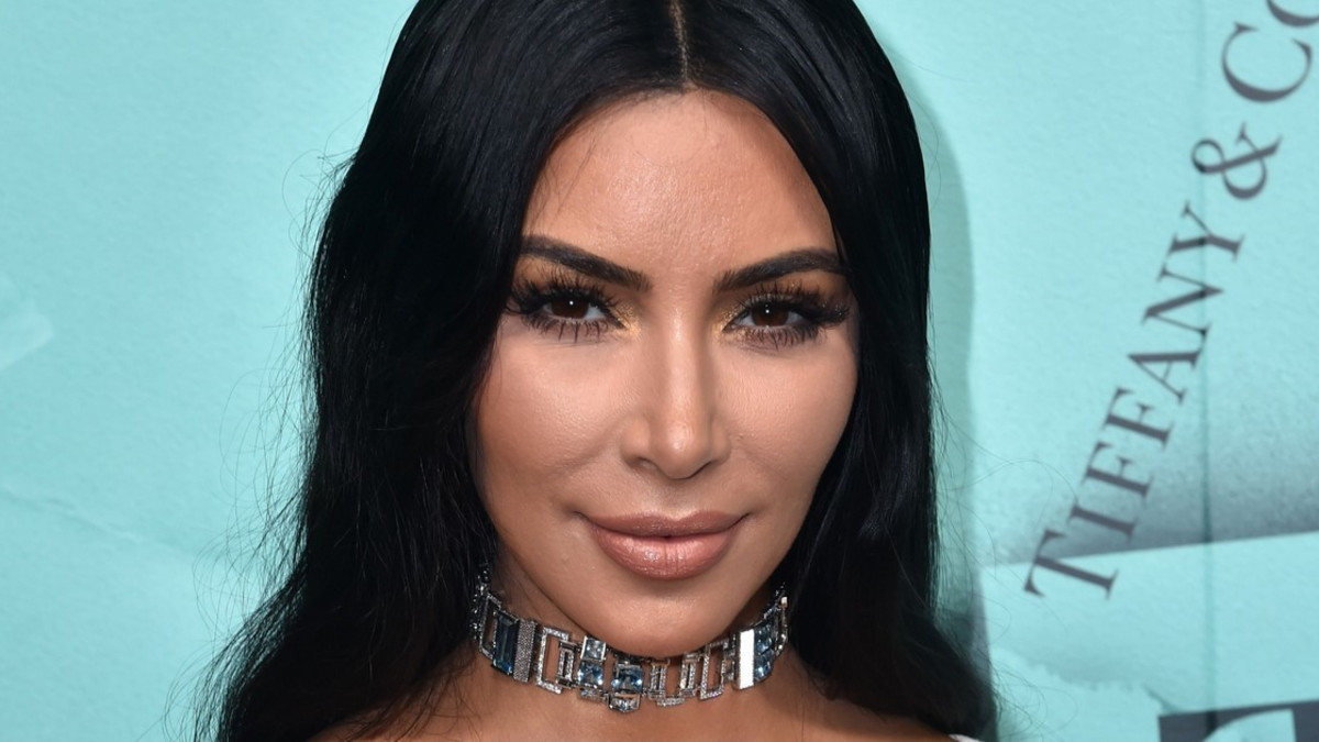 Kim Kardashian käänsi päät - runsas povi varasti huomion