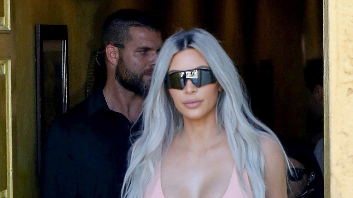 Kim Kardashian tarjosi jälleen kosolti silmänruokaa