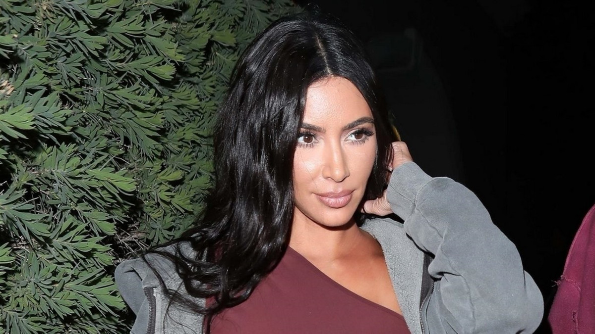 Wow, mitkä housut - Kim Kardashian loksautti leuat