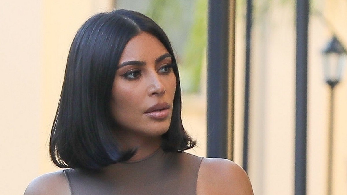 Nyt on kurvit esillä! Kim Kardashian käänsi päät supertiukassa topissa