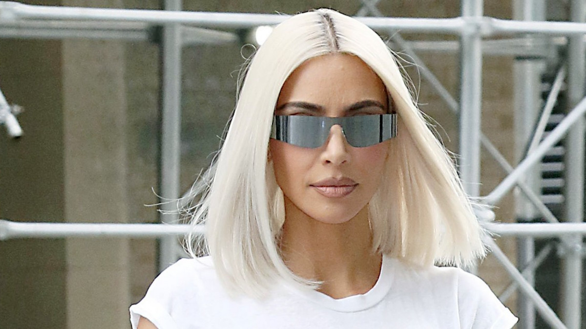 Tiukat Balenciaga-pöksyt! Kim Kardashian käänsi päät
