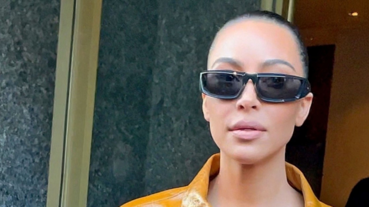 Oho, Kim Kardashian - Asu napaan asti auki!