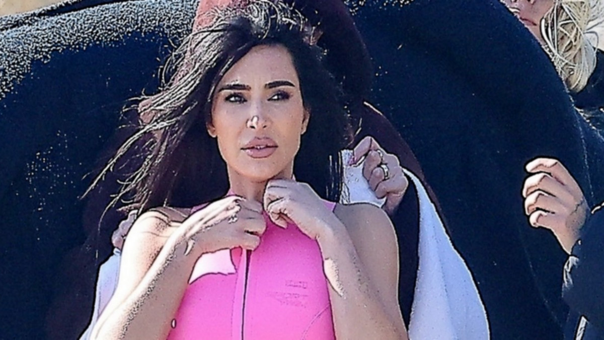 Tätä pyllyä ihannoidaan! Kim Kardashian kuvattiin stringibikineissä