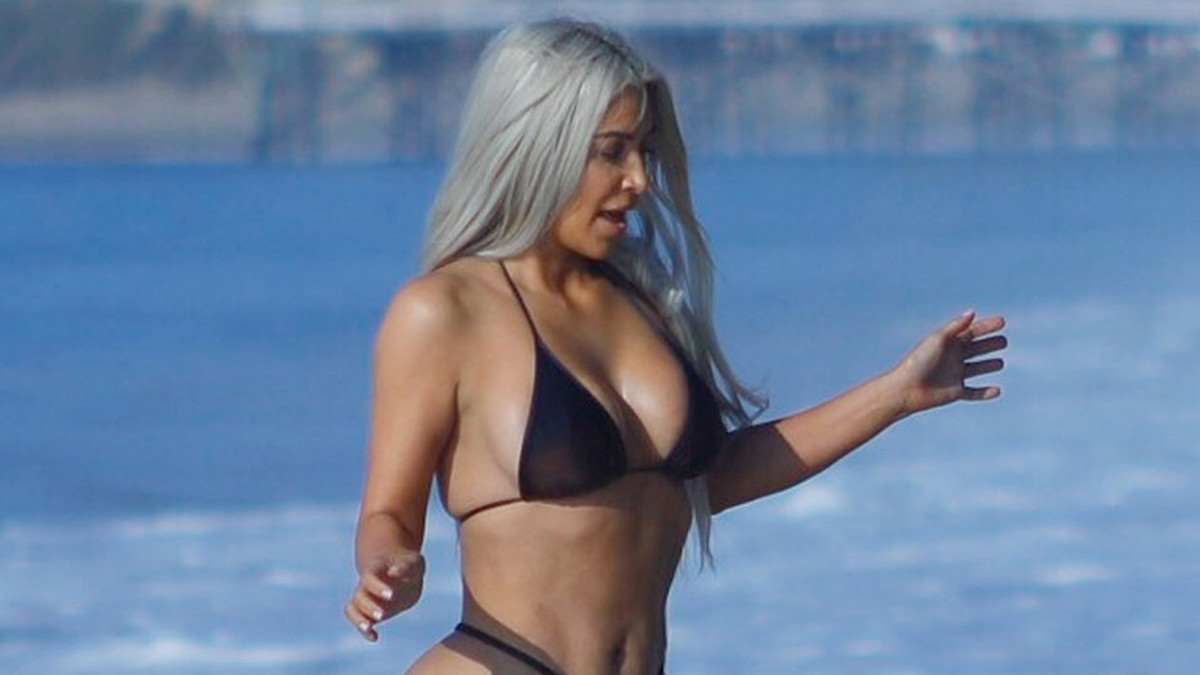 Mikä takapuoli! Paparazzit bongasivat Kim Kardashianin bikineissä