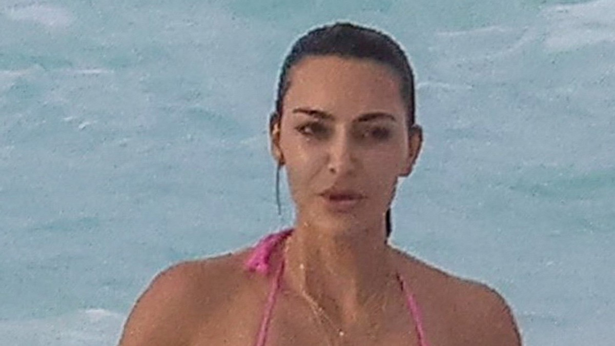 Tältä Kim Kardashian näyttää nyt bikineissä