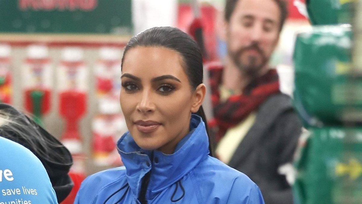 Kim Kardashian käänsi päitä ostosreissullaan - eikä ihme