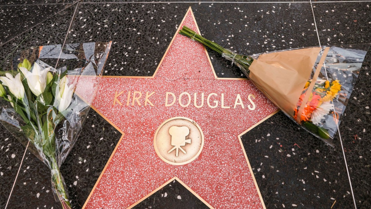 Legendaarinen näyttelijä Kirk Douglas on kuollut