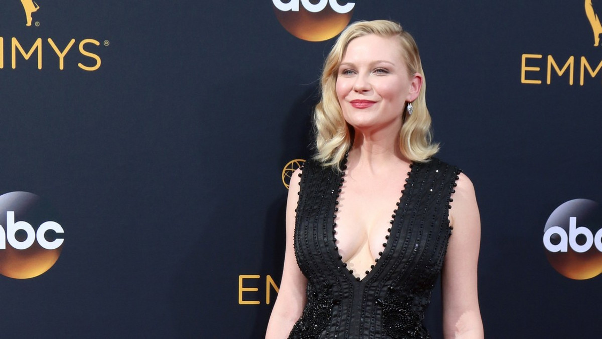 34-vuotiaan Kirsten Dunstin kaula-aukko käänsi katseet