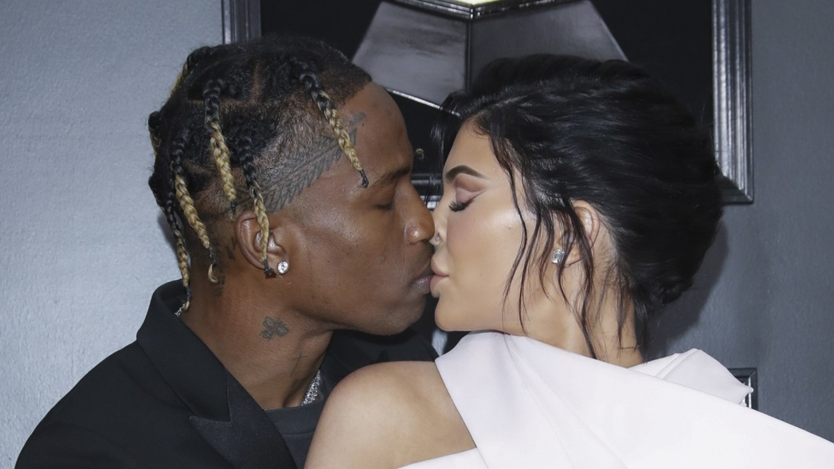Kylie Jenner ja Travis Scott hehkuivat rakkautta Grammy-gaalassa