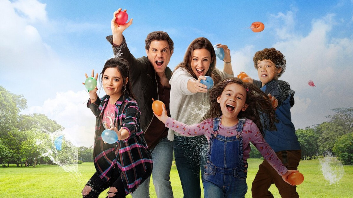 Netflix lapsiperheille: Kyllä-päivä-elokuvassa ollaan 24 tuntia lasten ehdoilla - mukana mm. You-tähti Jenna Ortega