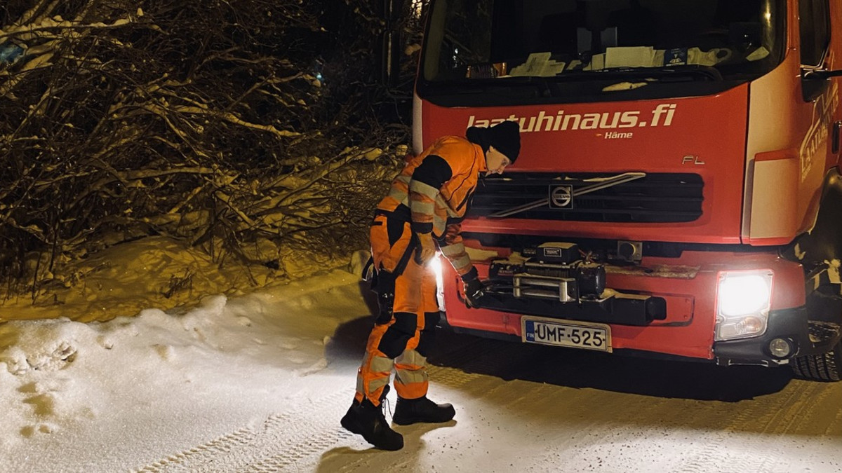 Laatu Hinaus perusti TikTok-kanavan - hurjia hinausvideoita Suomen lumikaaoksesta