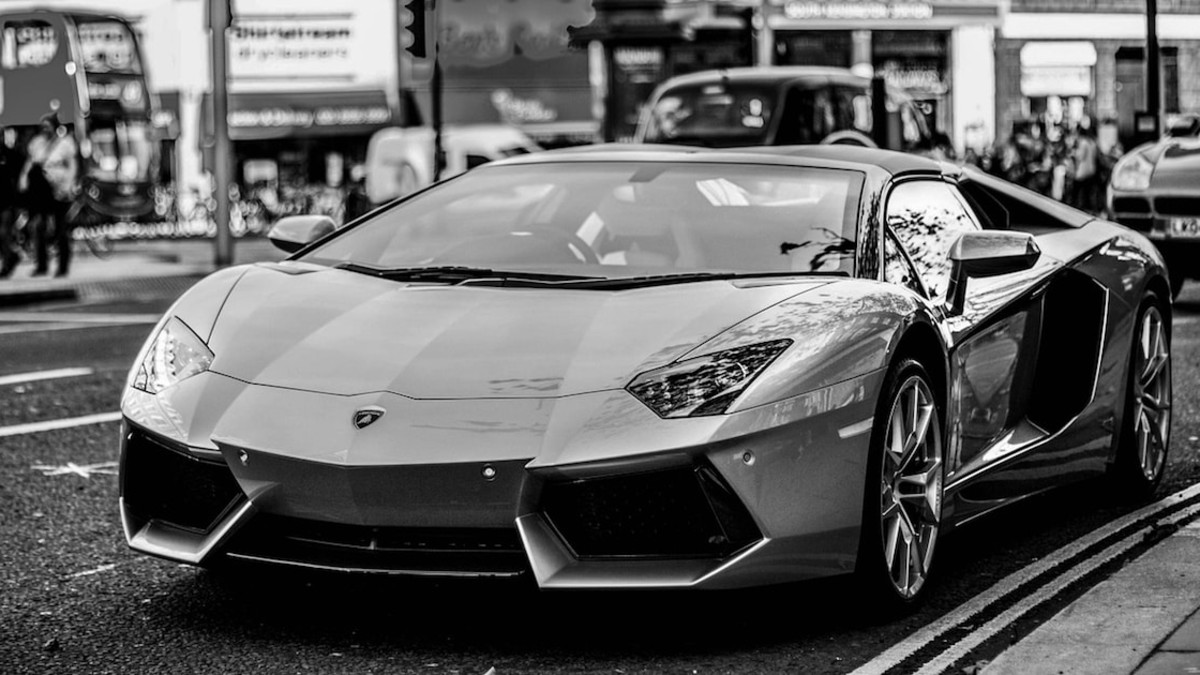 Lamborghinin pysäköinnissä unohtui jotain oleellista - onnea oli kuitenkin matkassa (kuva)