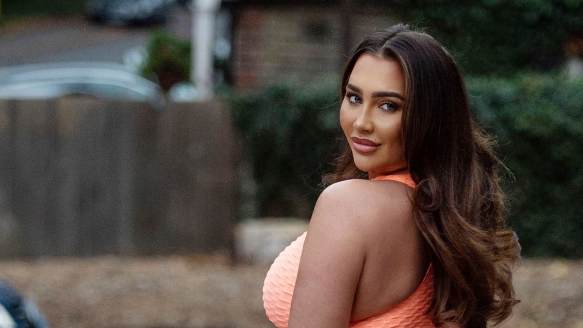 Jo on muodokas peppu! Lauren Goodger, 34, kääntää päät lenkilläkin