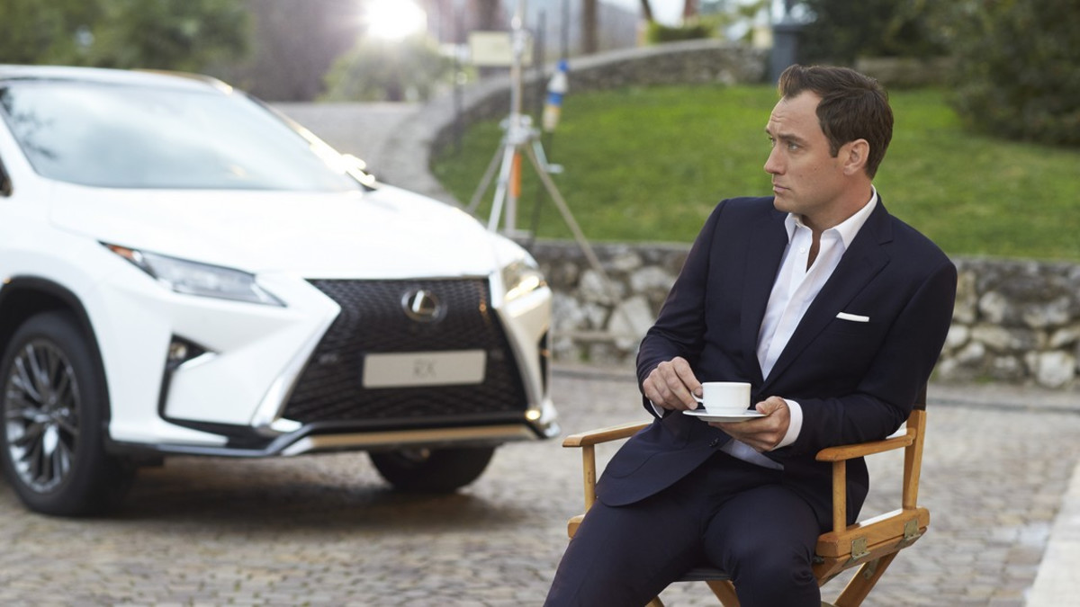 Lexus-autojen uudeksi keulakuvaksi Hollywoodin kärkinimi