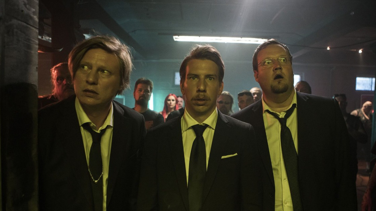 Luokkakokous 3 -nelikko Renny Harlin, Sami Hedberg, Aku Hirviniemi ja Jaajo Linnonmaa poseeraavat yhteiskuvassa