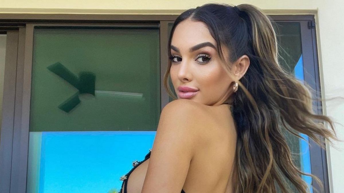 Pikkubikinit Instagram-povipommilla! Lyna Perez, 28, ei ujostele