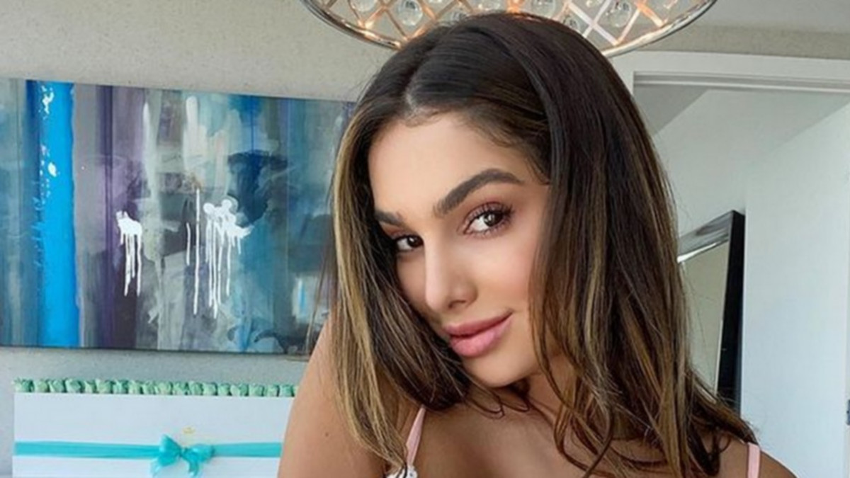 Huh! Superkuuma Lyna Perez, 28, ei ujostele Instagram-kuvissaan