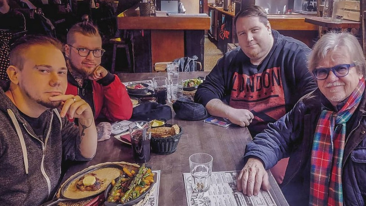 Mansesteri ja Mikko Alatalo taas yhteistyössä: Ihmisen ikävä toisen luo