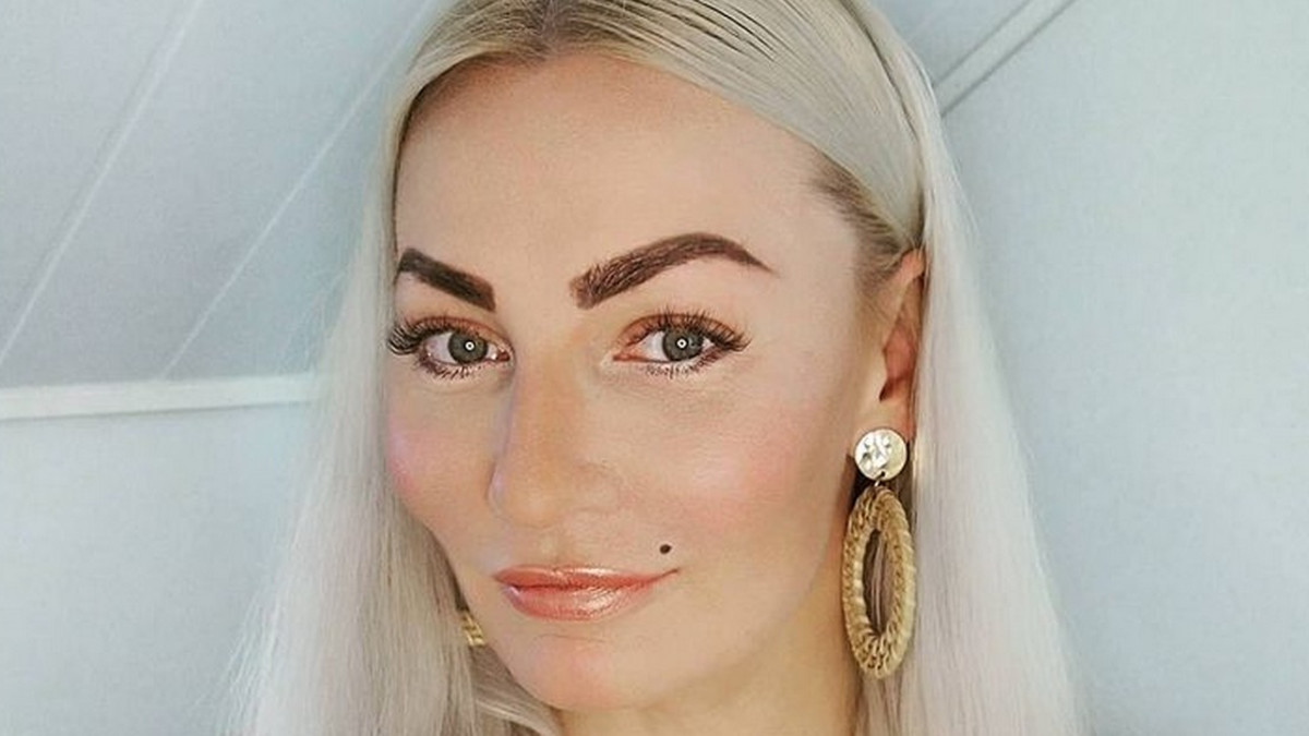 Fanit villiintyivät jälleen! Uhkea Marika Fingerroos poseeraa rintaliiveissä