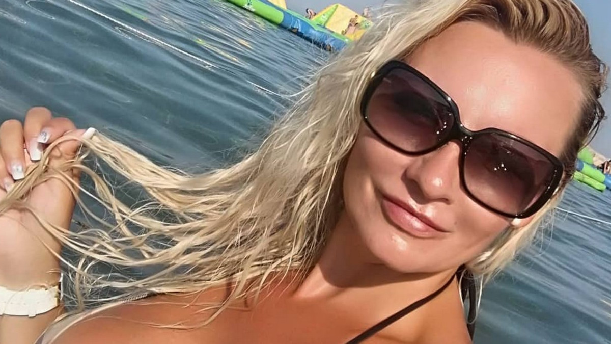 Uhkea suomineito! Kurvikas Marika Fingerroos bikineissä