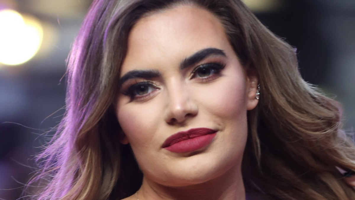 Oho! Love Island -povipommin rinnat pursusivat juhlapuvusta