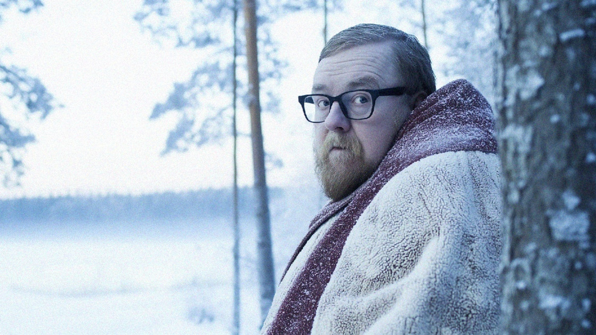 Salattu syyllisyys: mies avustaa vaimonsa ex-miestä