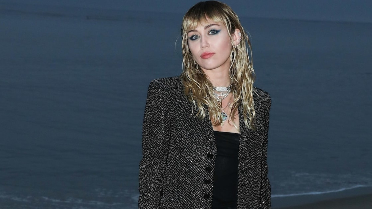 Miley Cyrus joutui kourimisen kohteeksi - otti kantaa tapahtuneeseen Twitterissä