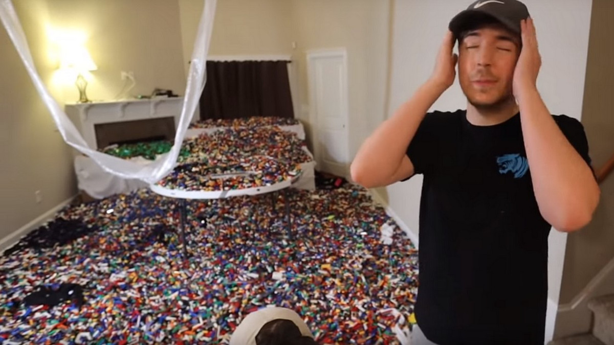 YouTube-tähti Mr Beast teki Lego-tempauksen - 10 miljoonan palikan yllätys kaverille