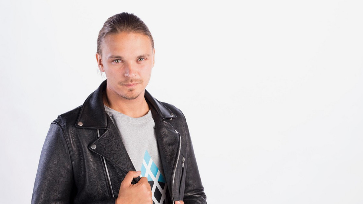Roope Salminen jatkaa Myyrä-ohjelman juontajana - kilpailijat tällä kertaa julkkiksia