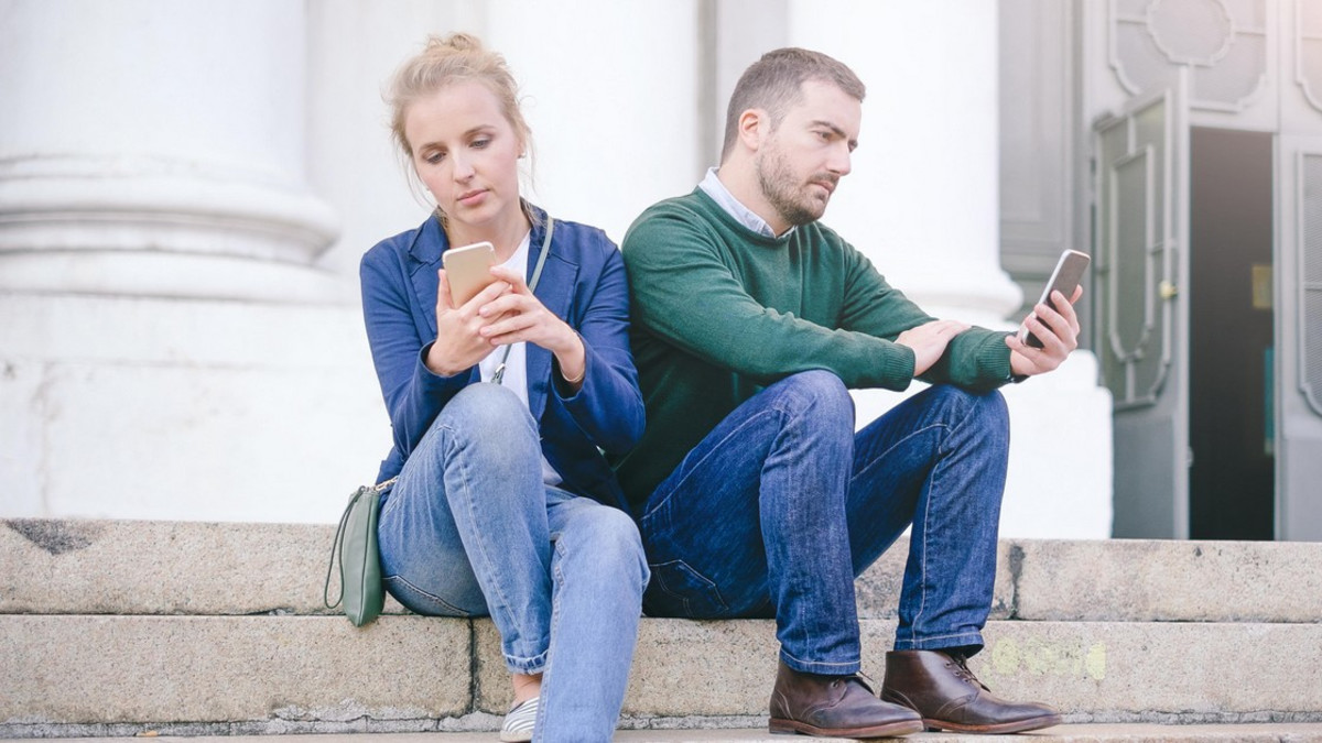 Psykologinen temppu tekee sinusta itsevarman oloisen - toimii esimerkiksi Tinder-profiileissa