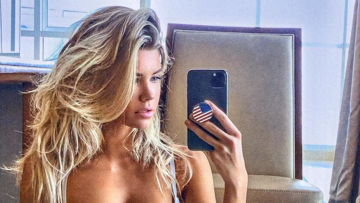 Kunnon kurvit pikkubikineissä! Natalie Lee, 23, hurmaa kaikki