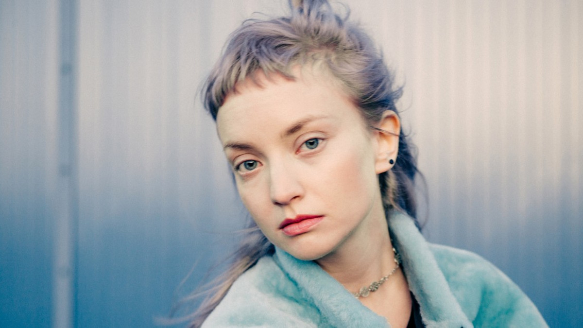Nelli Milan julkaisi elektropop-EP:n: "Vaikka oon kuunnellut paljon tyylipuhdasta teknoa niin eniten inspiroi ennakkoluuloton genrejen yhdistely"