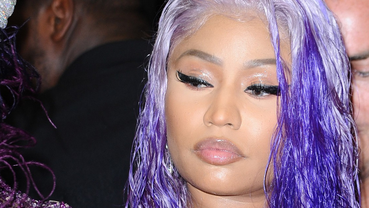 Huh, mikä Nicki Minaj - uljas asu osittain läpinäkyvä