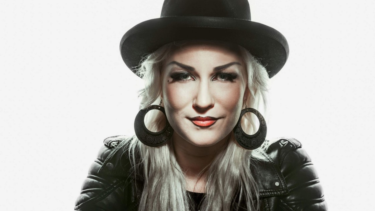 Battle Beast -yhtyeestä soolouralle: Noora Louhimo Experience julkaisi avaussinglen Eternal Wheel of Time and Space