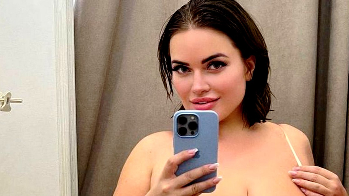 Instagram-povipommilla melkoiset muodot! Olyria Roy suosii pikkubikineitä