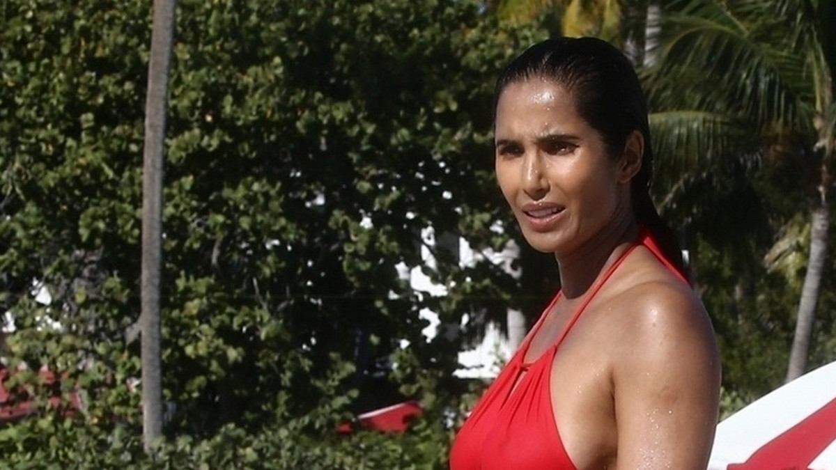 Top Chef -hottis Padma Lakshmi on sykähdyttävä bikinikaunotar