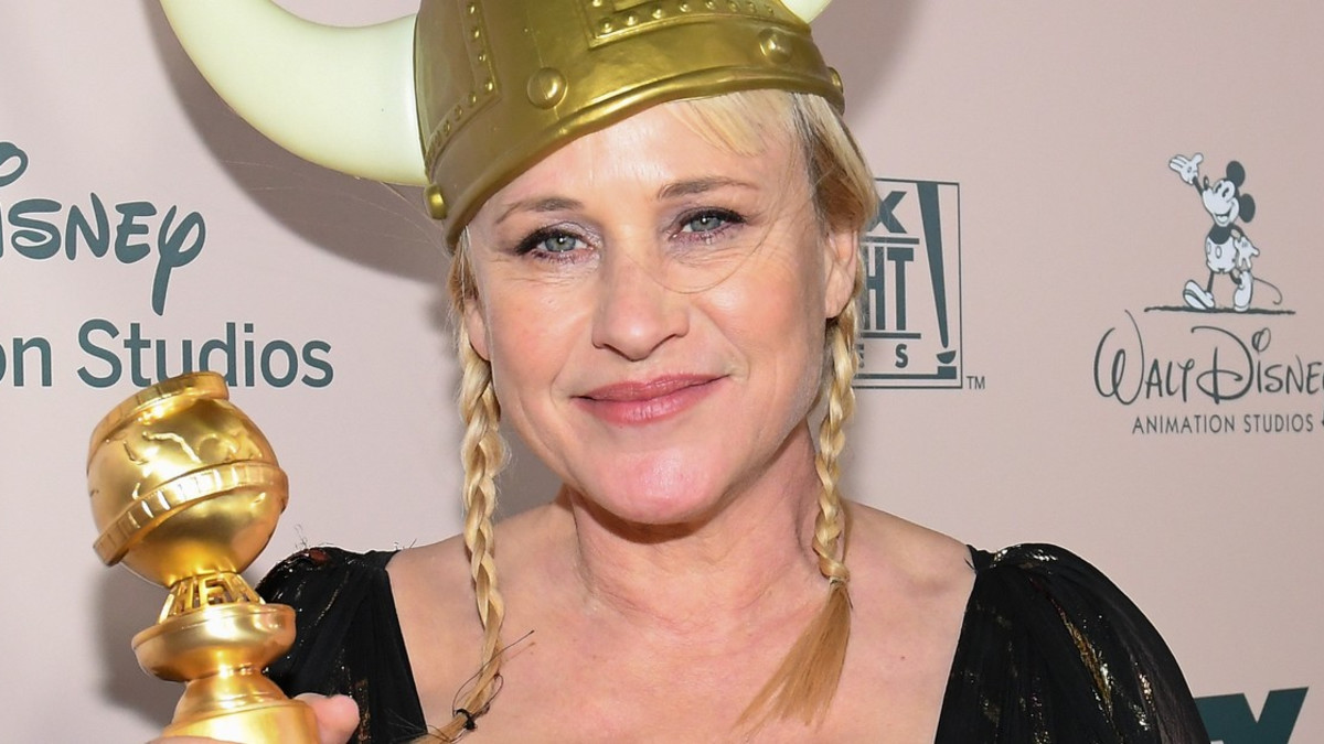 Valtava rintavako! Patricia Arquette gaalatunnelmissa - pysti kotiin The Act -sarjasta