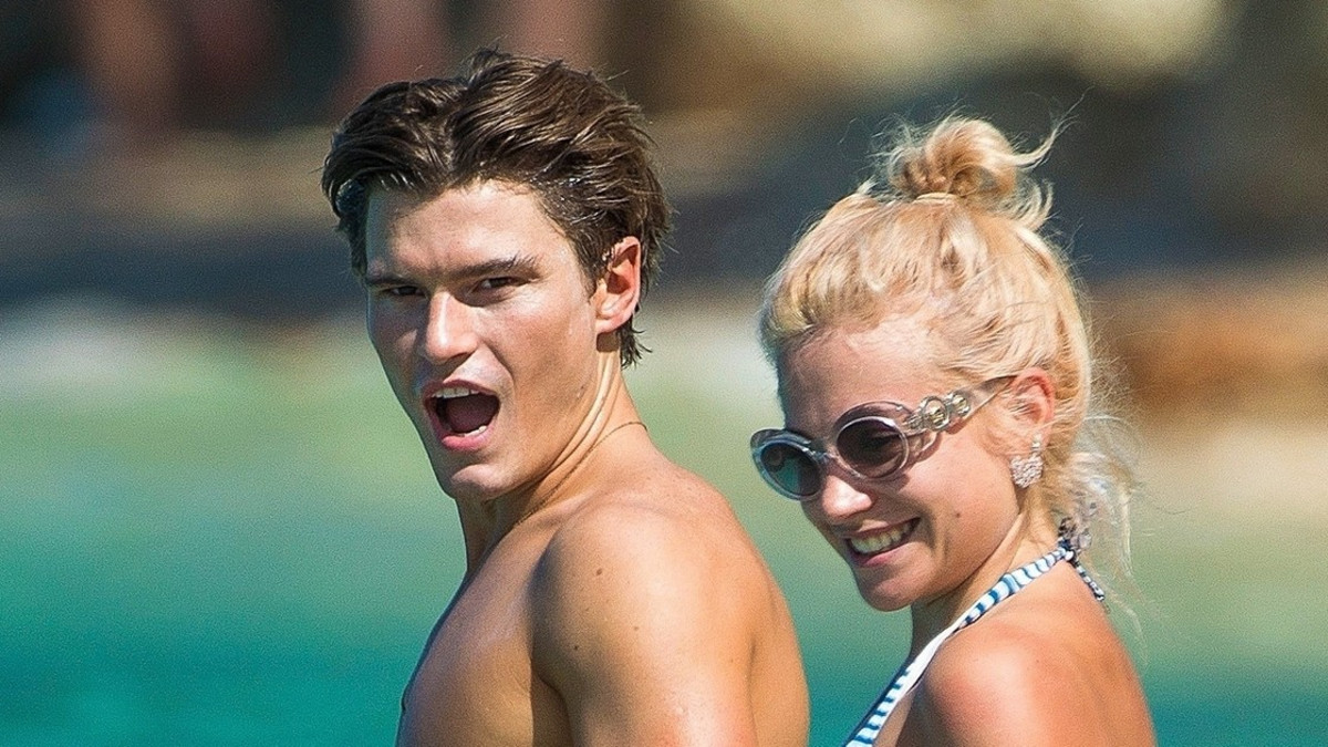 Kuuma poppari Pixie Lott bikineissä - paparazzi iski