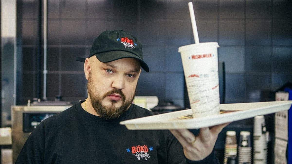 Pyhimys ja Hesburger yhteistyöhön - "Ainoa varsinainen työpaikkani ennen ryhtymistä päätoimiseksi musiikkiyrittäjäksi"