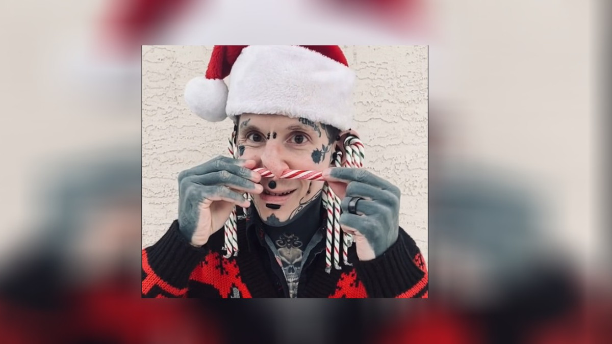 TikTok-tähden joulutempaus: karkkikeppejä lävistyksiin