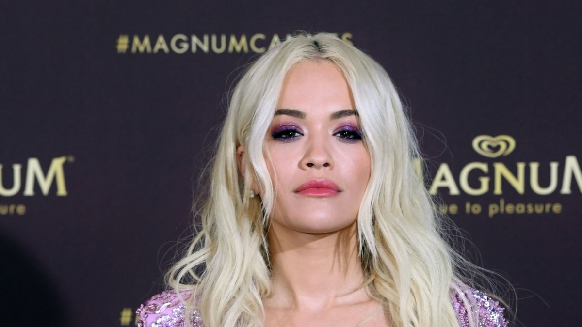 Mikä rintavako! Rita Ora käänsi päät Magnum-jäätelön juhlissa Cannesissa